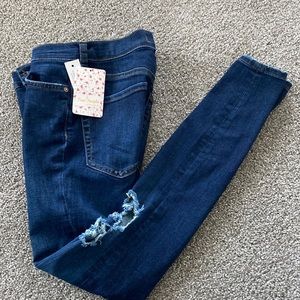 NEW WITH TAGS FREE PEOPLE SKINNY JEANS SIZE 24- Distressed w/ holes at knees